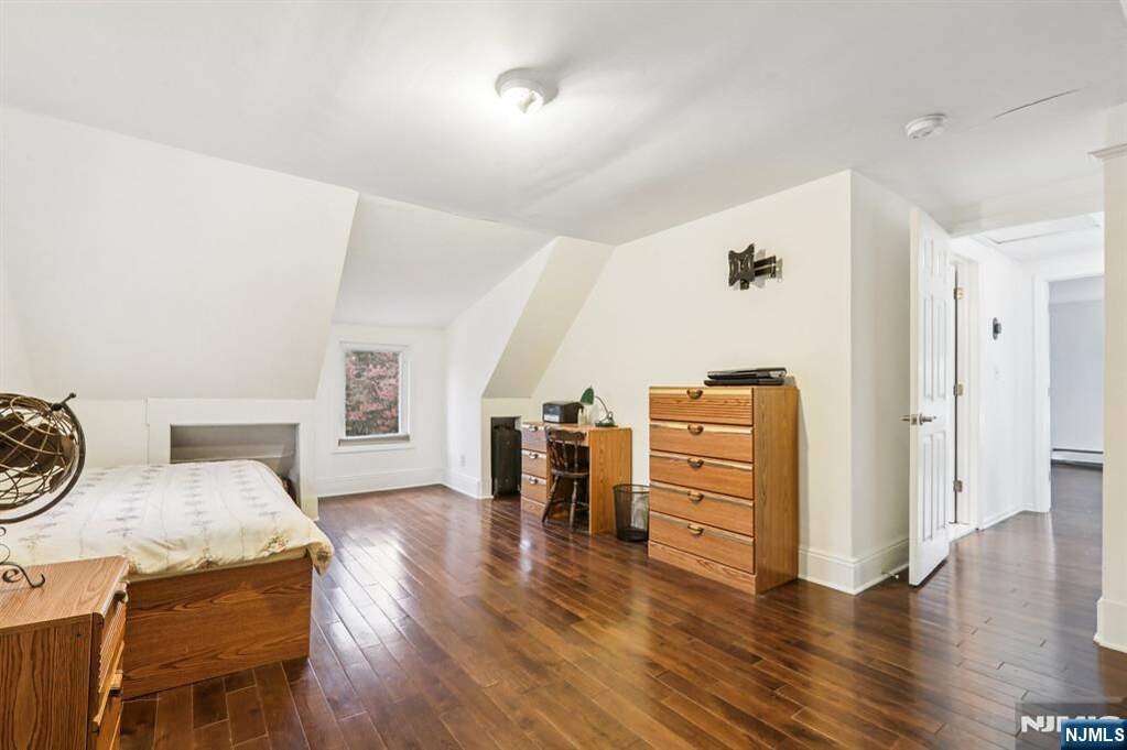 5 Bedroom Single Family Home/House's Image 28