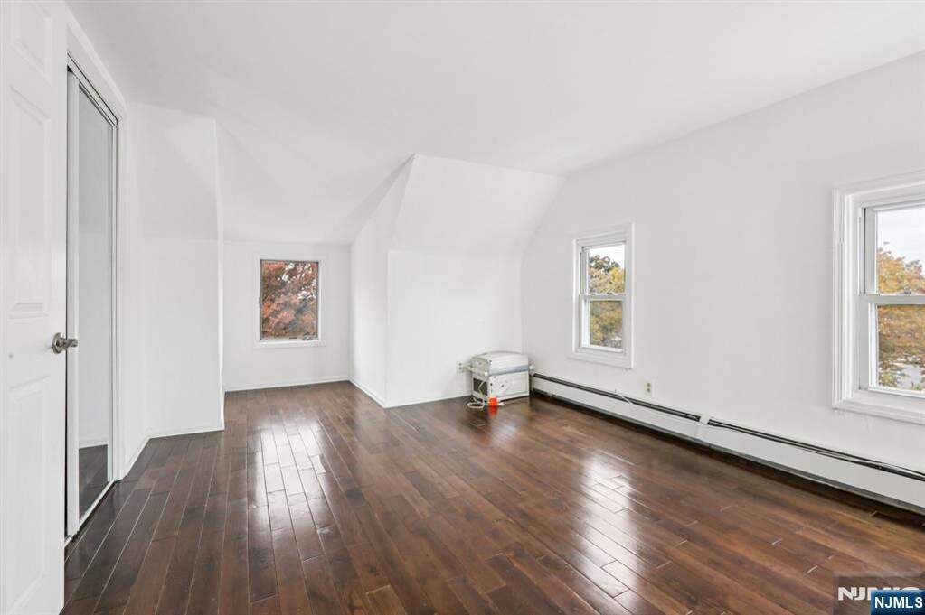 5 Bedroom Single Family Home/House's Image 29