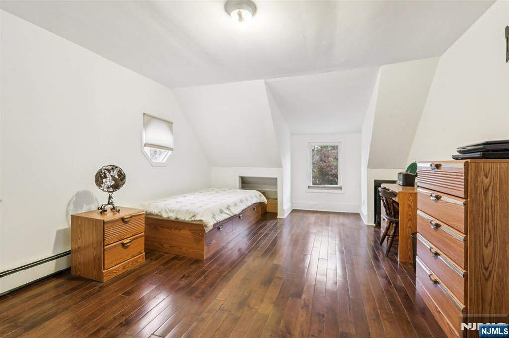 5 Bedroom Single Family Home/House's Image 30