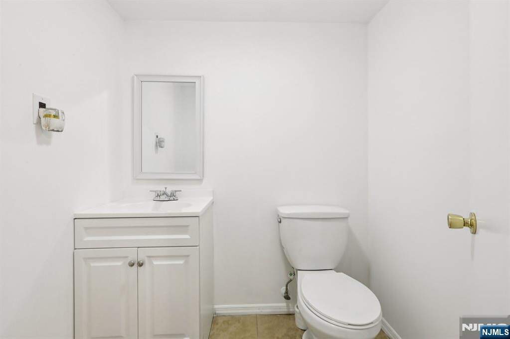 5 Bedroom Single Family Home/House's Image 33