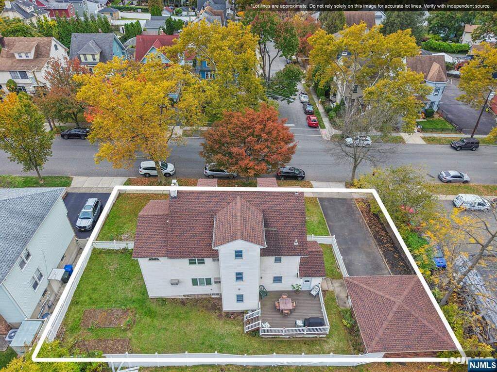 5 Bedroom Single Family Home/House's Image 3