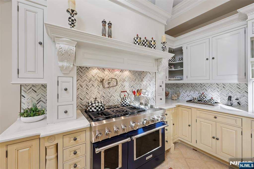 4 Bedroom Single Family Home/House's Image 8