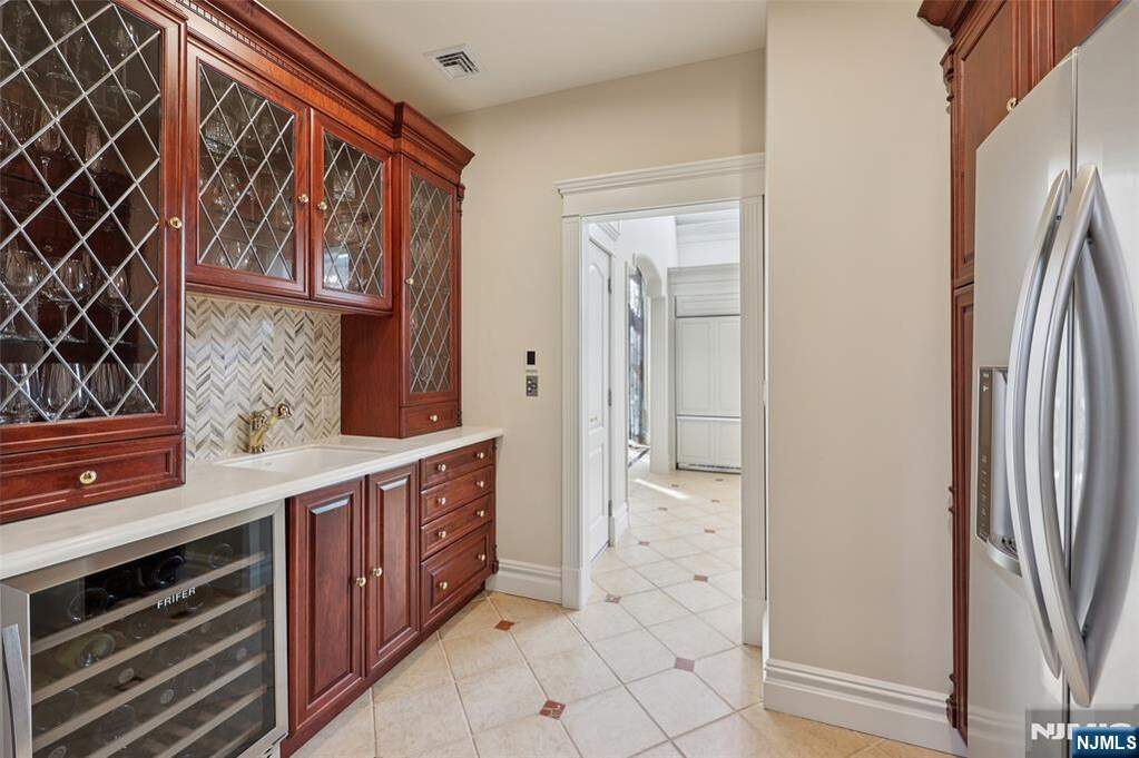 4 Bedroom Single Family Home/House's Image 10