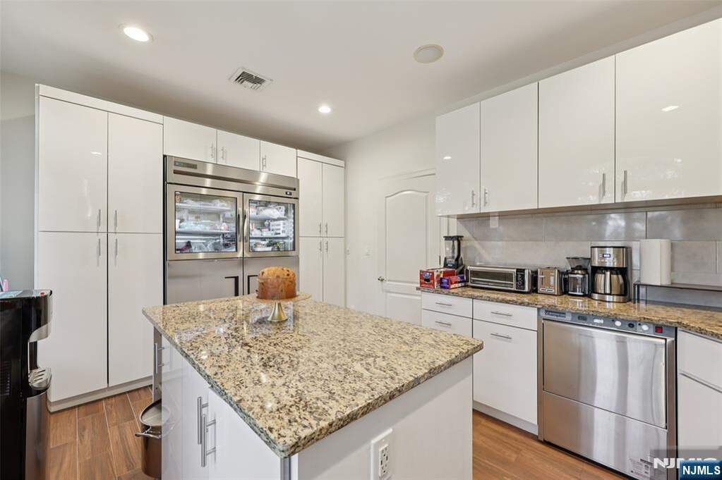 4 Bedroom Single Family Home/House's Image 11