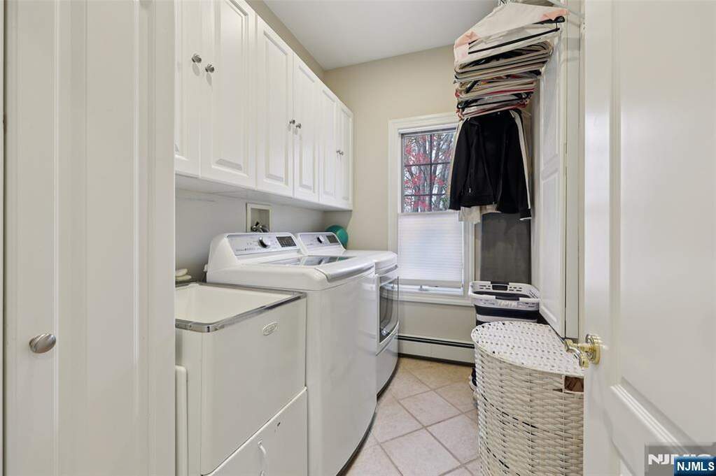 4 Bedroom Single Family Home/House's Image 14