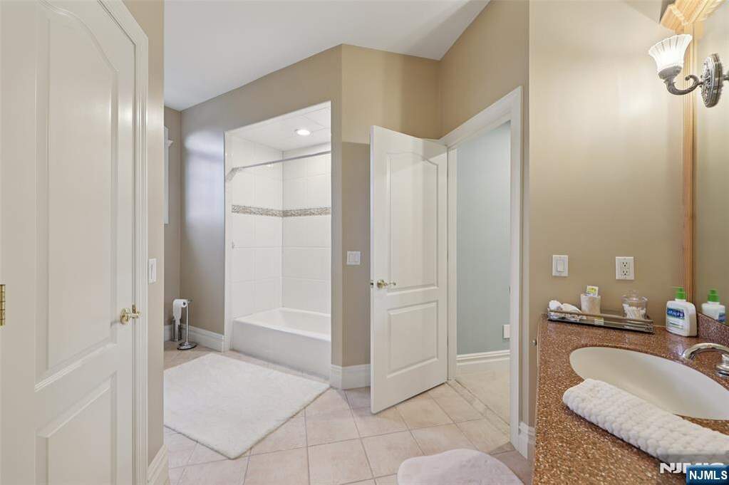 4 Bedroom Single Family Home/House's Image 20