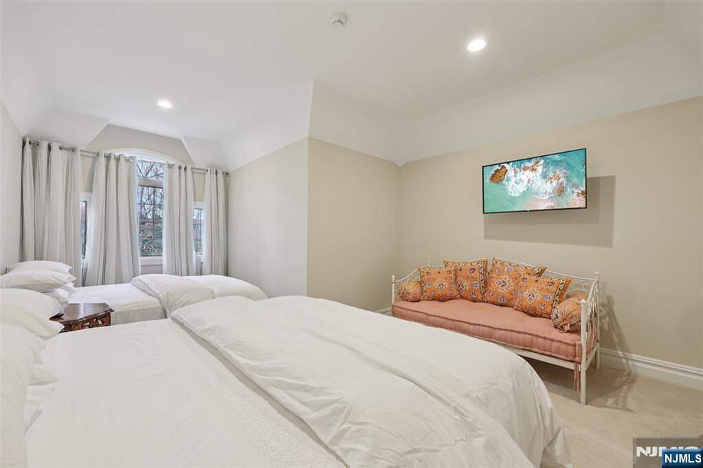 4 Bedroom Single Family Home/House's Image 21