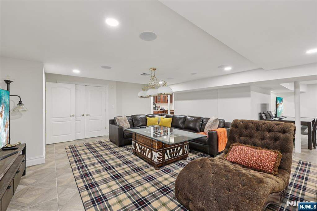 4 Bedroom Single Family Home/House's Image 22