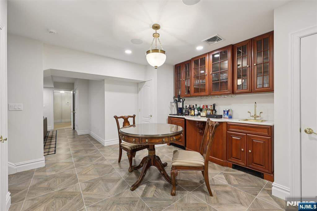 4 Bedroom Single Family Home/House's Image 23