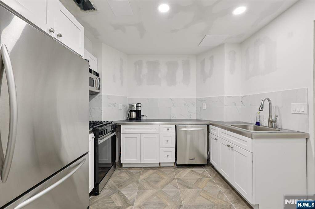 4 Bedroom Single Family Home/House's Image 24