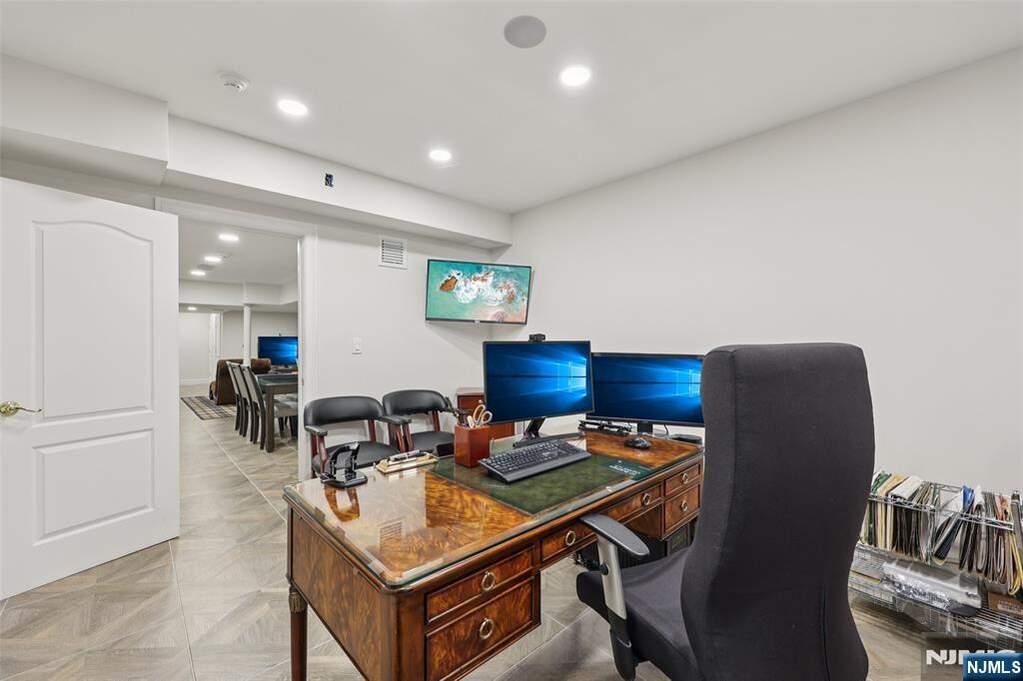 4 Bedroom Single Family Home/House's Image 25