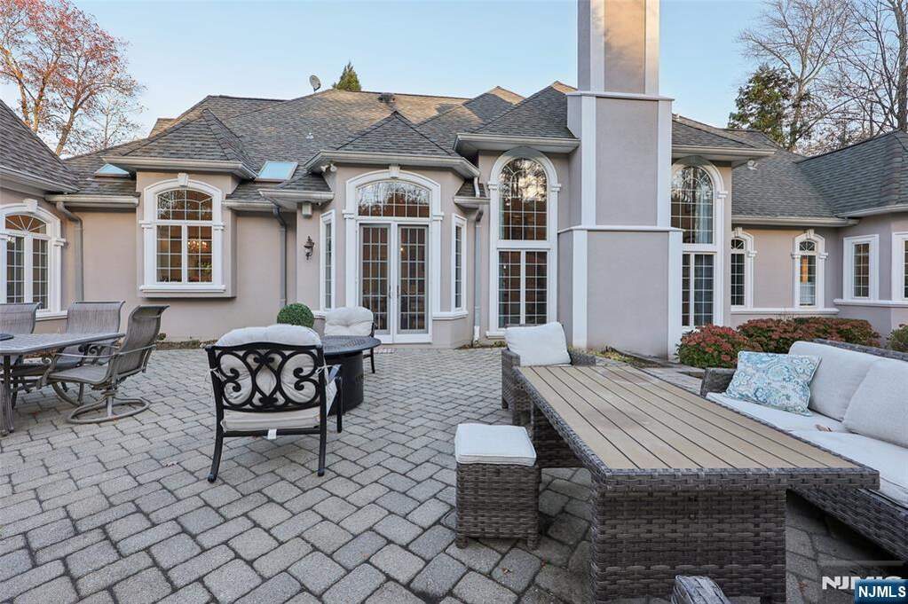 4 Bedroom Single Family Home/House's Image 27