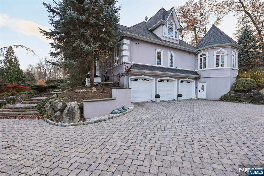 4 Bedroom Single Family Home/House's Image 29