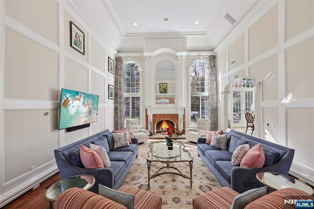 4 Bedroom Single Family Home/House's Image 3