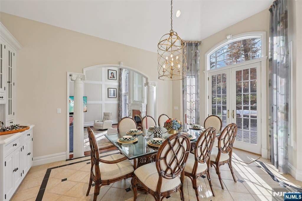 4 Bedroom Single Family Home/House's Image 4