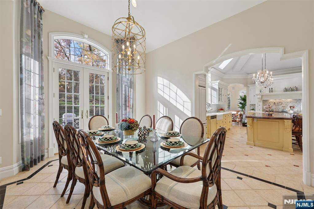 4 Bedroom Single Family Home/House's Image 5