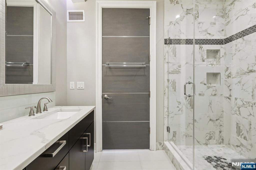 4 Bedroom Villa/Townhouse's Image 26