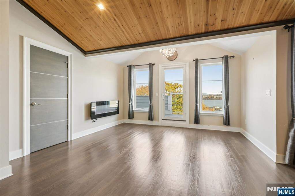 4 Bedroom Villa/Townhouse's Image 34