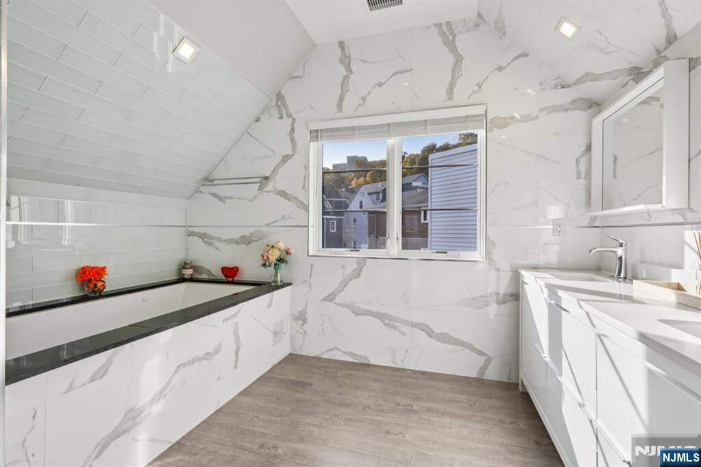 4 Bedroom Villa/Townhouse's Image 37