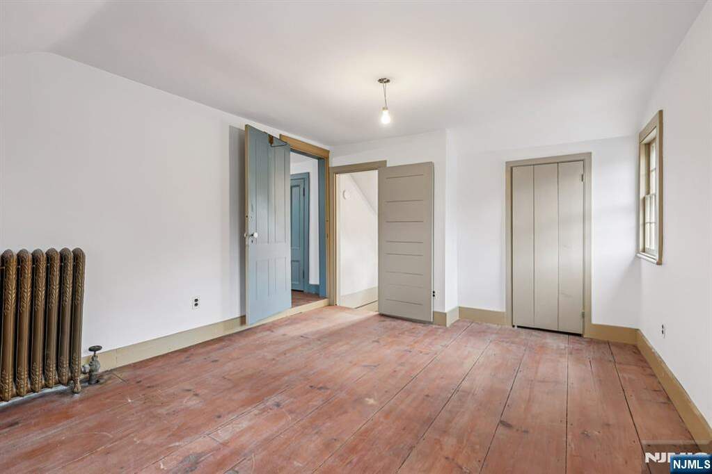 6 Bedroom Single Family Home/House's Image 35