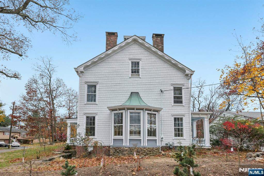 6 Bedroom Single Family Home/House's Image 44