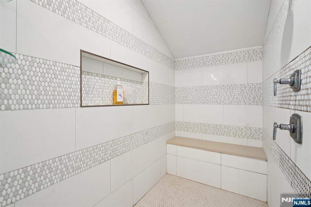 2 Bedroom Villa/Townhouse's Image 37