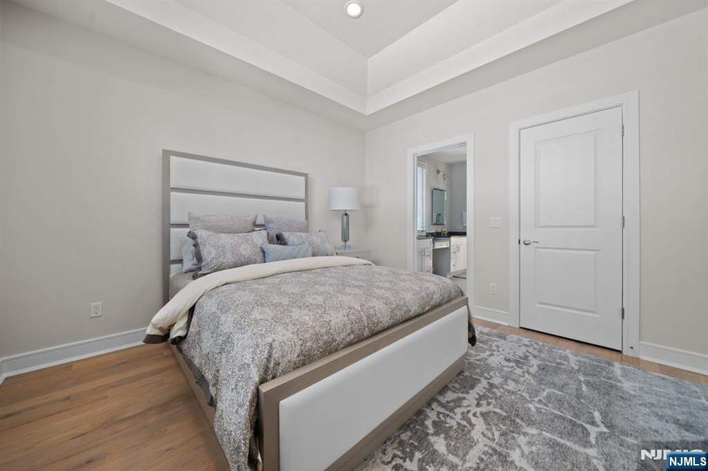 6 Bedroom Single Family Home/House's Image 30