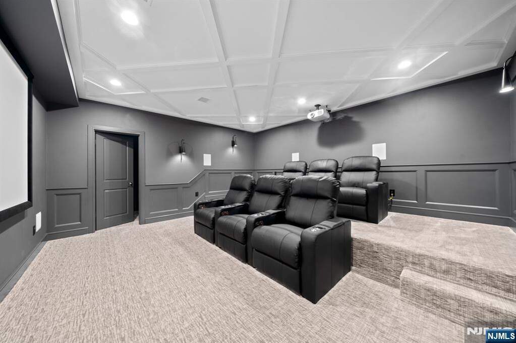 6 Bedroom Single Family Home/House's Image 42
