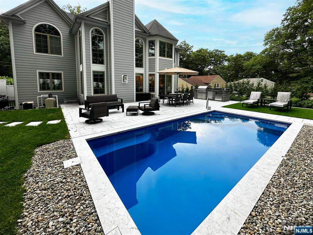 6 Bedroom Single Family Home/House's Image 47
