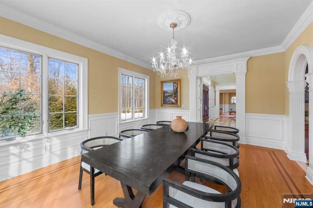 5 Bedroom Single Family Home/House's Image 14