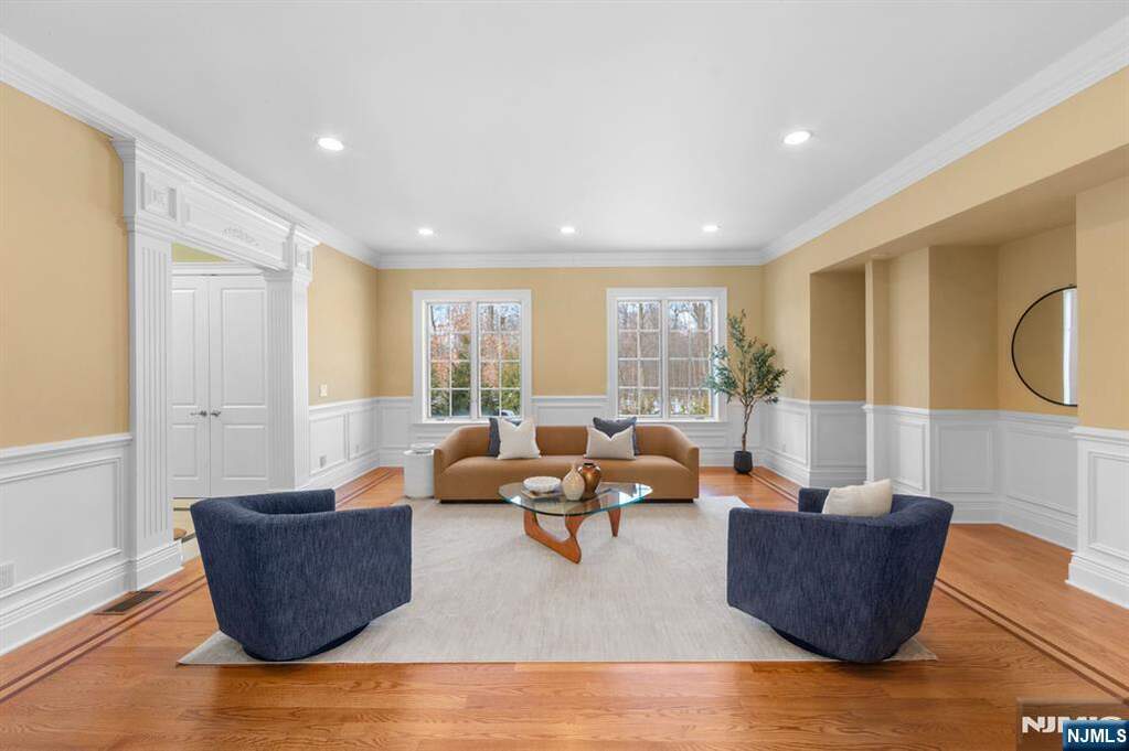 5 Bedroom Single Family Home/House's Image 16