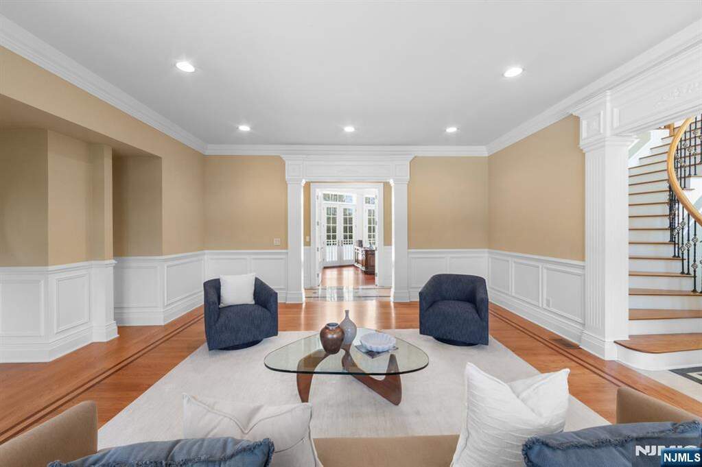 5 Bedroom Single Family Home/House's Image 17