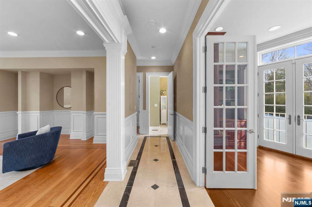 5 Bedroom Single Family Home/House's Image 19