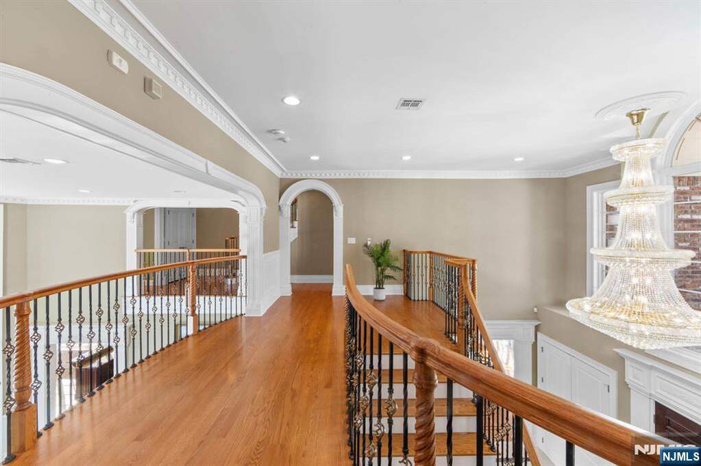 5 Bedroom Single Family Home/House's Image 26