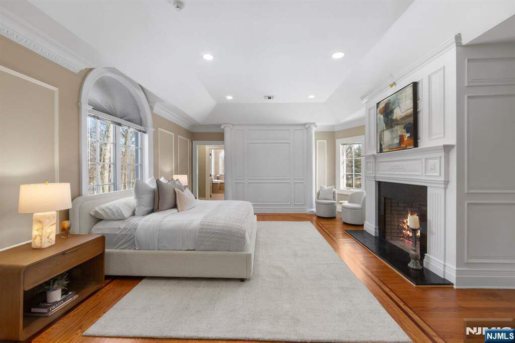 5 Bedroom Single Family Home/House's Image 27