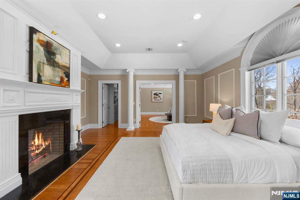 5 Bedroom Single Family Home/House's Image 28