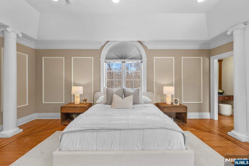 5 Bedroom Single Family Home/House's Image 29