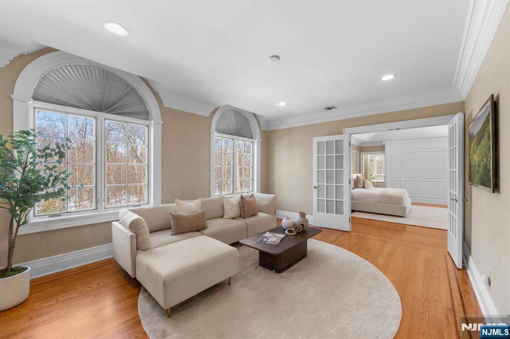 5 Bedroom Single Family Home/House's Image 31