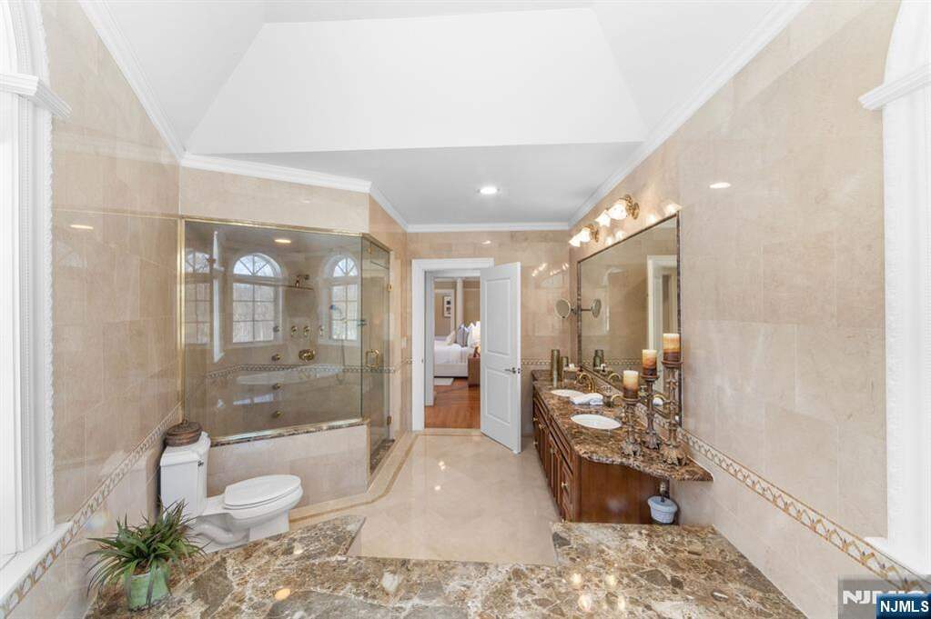 5 Bedroom Single Family Home/House's Image 36