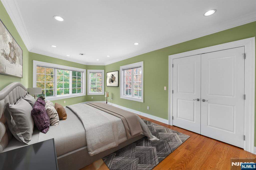 5 Bedroom Single Family Home/House's Image 37