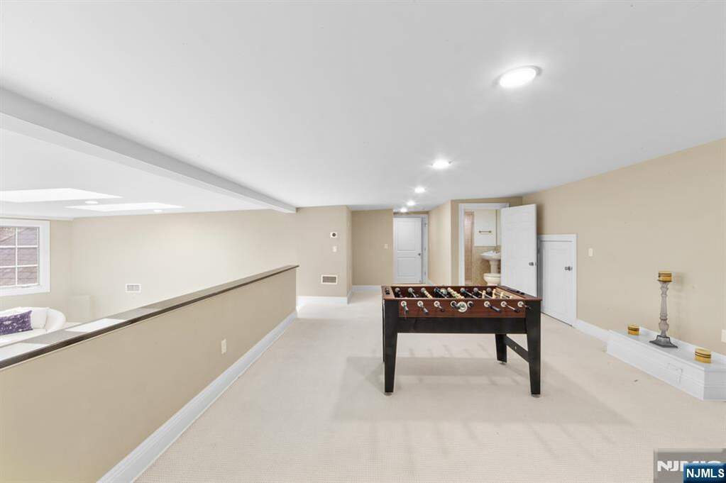 5 Bedroom Single Family Home/House's Image 40