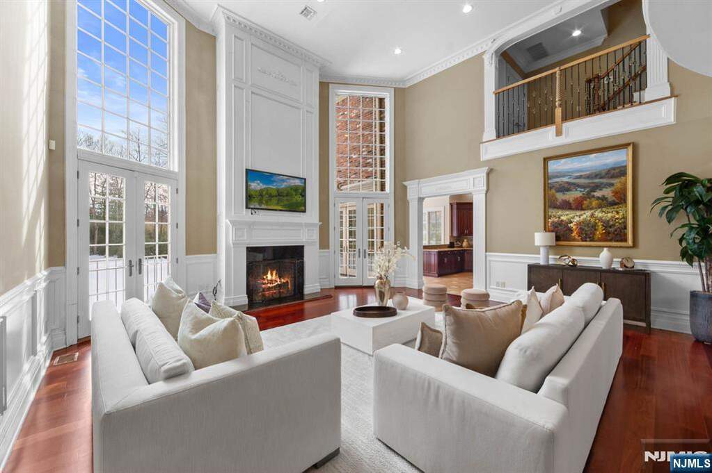 5 Bedroom Single Family Home/House's Image 4