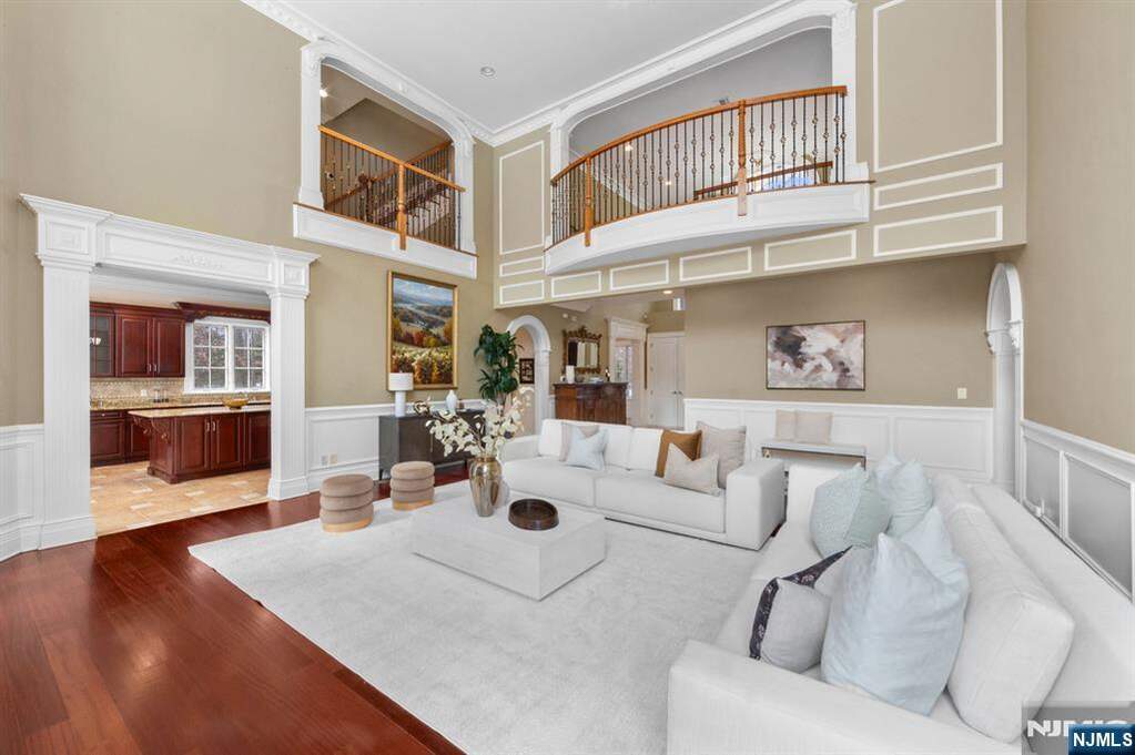 5 Bedroom Single Family Home/House's Image 5