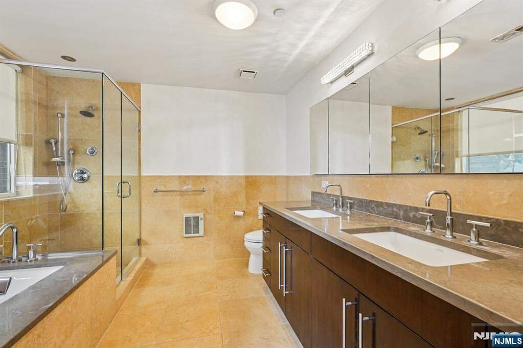 4 Bedroom Villa/Townhouse's Image 15