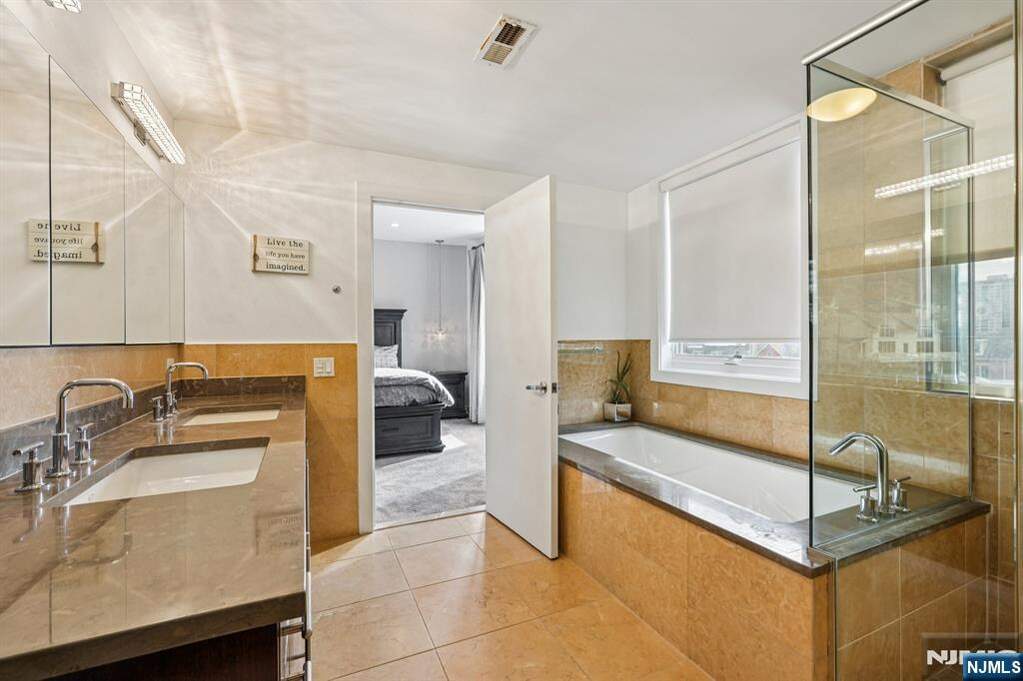 4 Bedroom Villa/Townhouse's Image 16