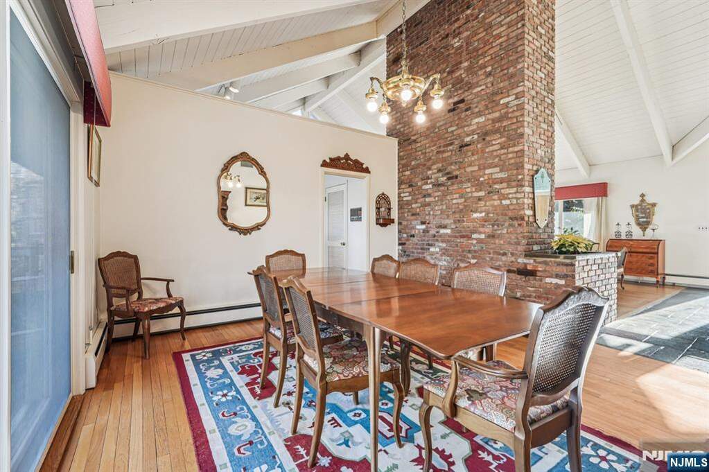 4 Bedroom Single Family Home/House's Image 8