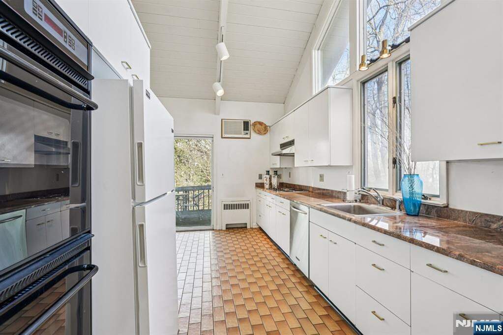 4 Bedroom Single Family Home/House's Image 11