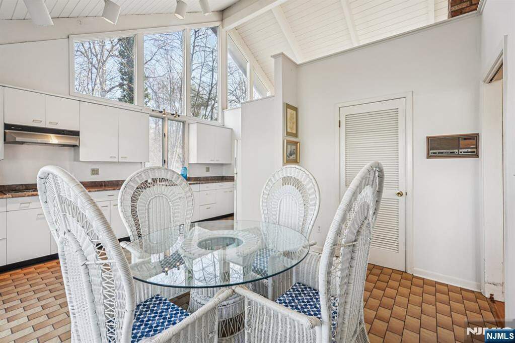 4 Bedroom Single Family Home/House's Image 12