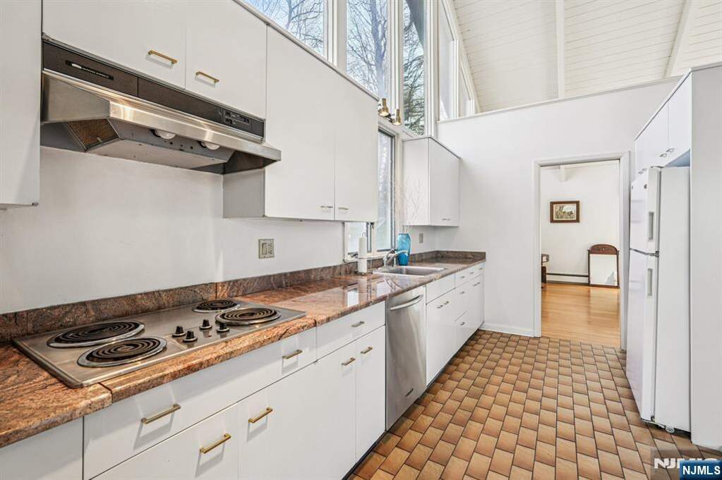 4 Bedroom Single Family Home/House's Image 13