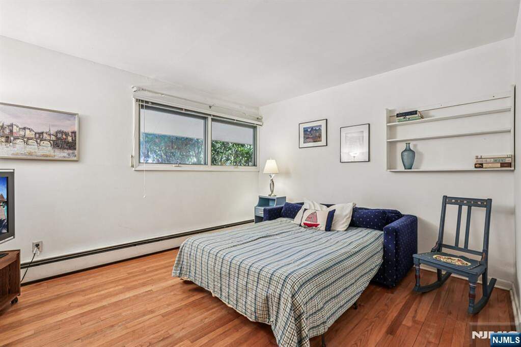 4 Bedroom Single Family Home/House's Image 16